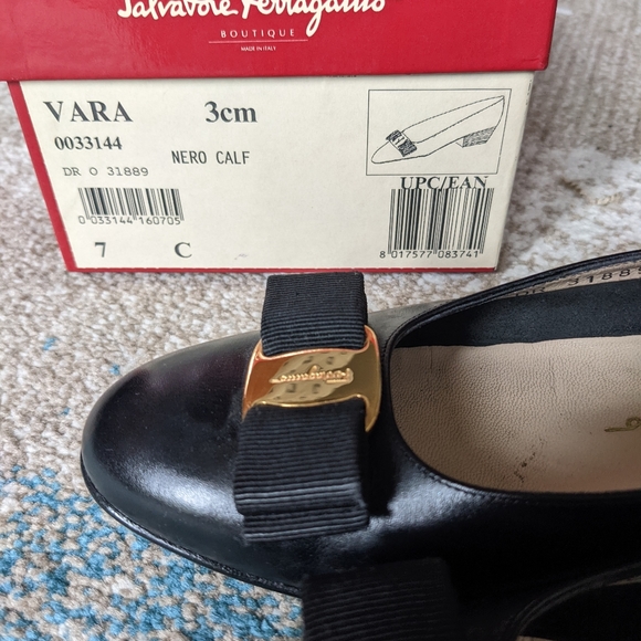 Salvatore Ferragamo Vara Pump - Picture 9 of 9